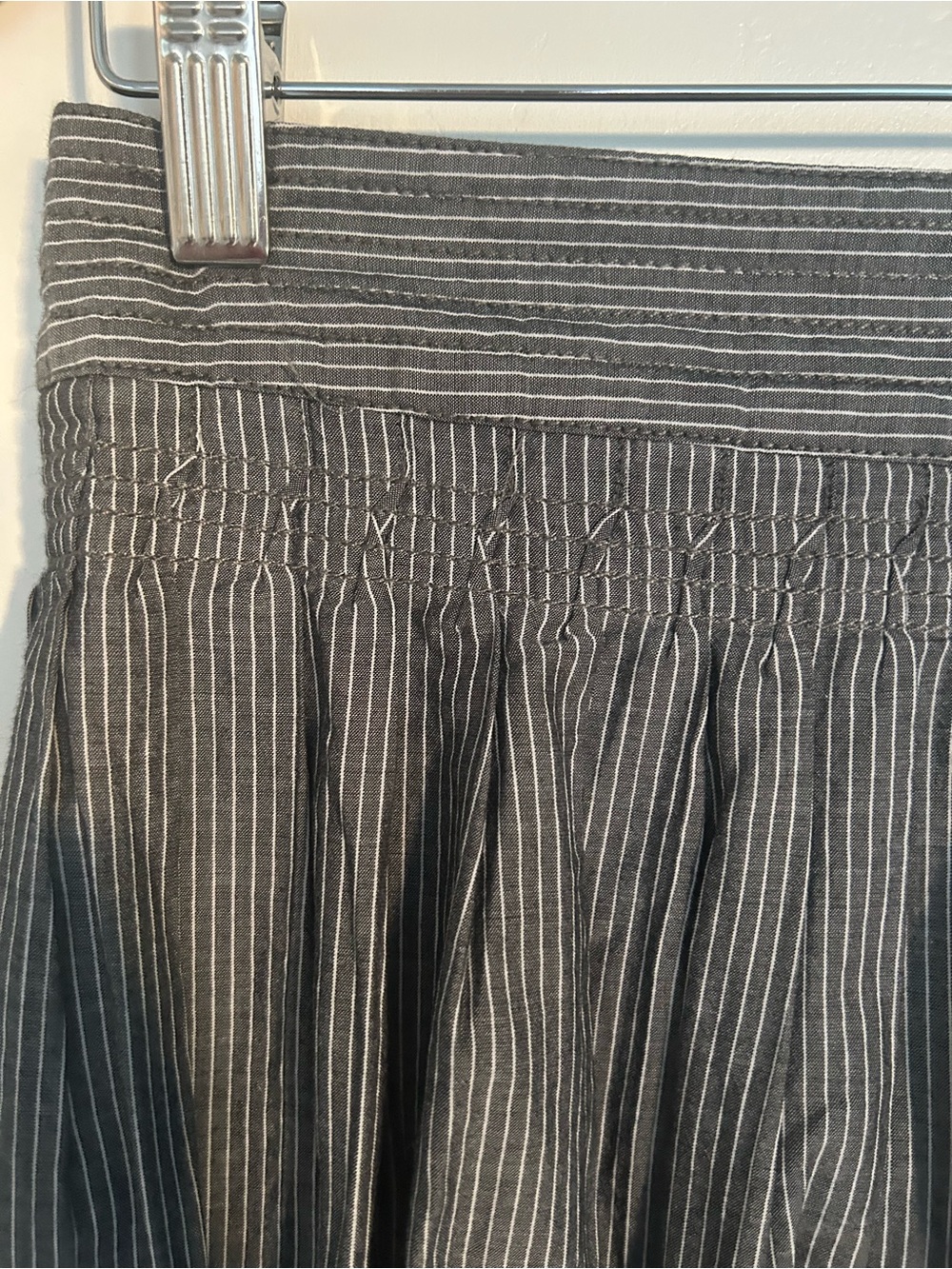 Vince Slate-black Striped Midi Skirt with Smocked Waist - Picture 5 of 7